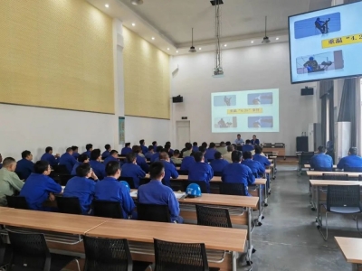 “警鐘長(zhǎng)鳴”，班組全員開(kāi)展“4.25”安全學(xué)習(xí)日